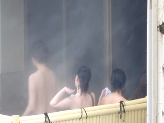 4月新流女子室外温泉洗浴长焦高清偸拍脱得精光各种年龄段的妹子们泡澡亮点太多了极品身材白虎逼美少女是焦点3<script src=