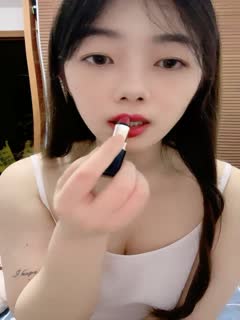 七彩主播幼校老师❤️ ：极品在校大奶老师B粉嫩啊爱了爱了，校园清纯，回家露大淫屄，判若两人！